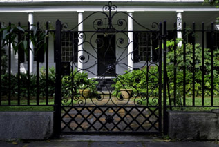 Charleston, SC homes and cobblestone streets
